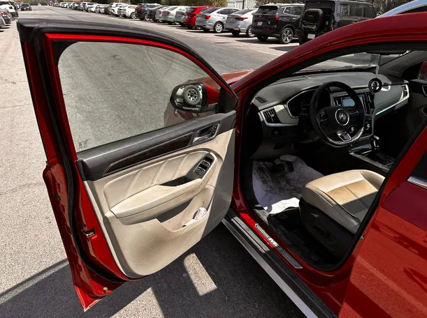Car image 11