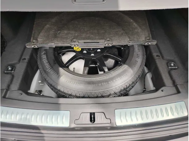 Car image 33