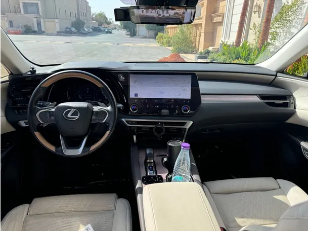 Car image 16