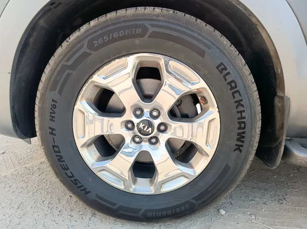 Car image 10