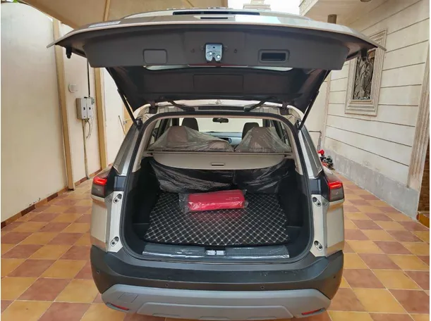 Car image 25