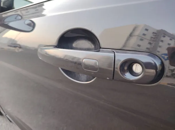 Car image 24
