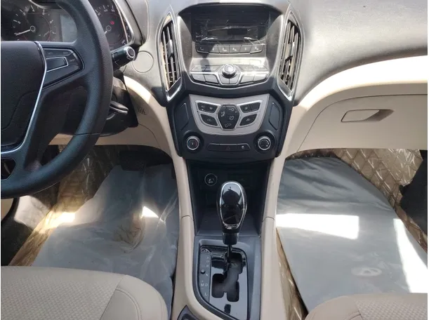 Car image 18