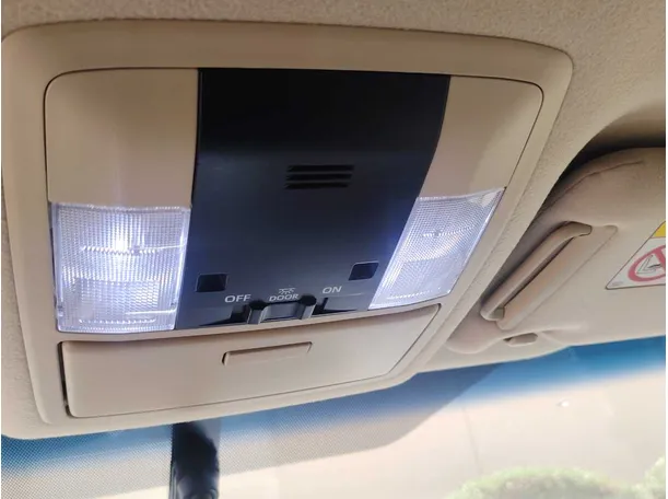 Car image 23