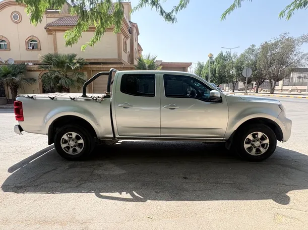 Car image 4