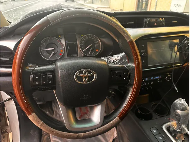 Car image 19