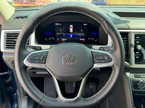 Car image 19