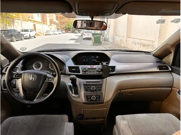 Car image 16
