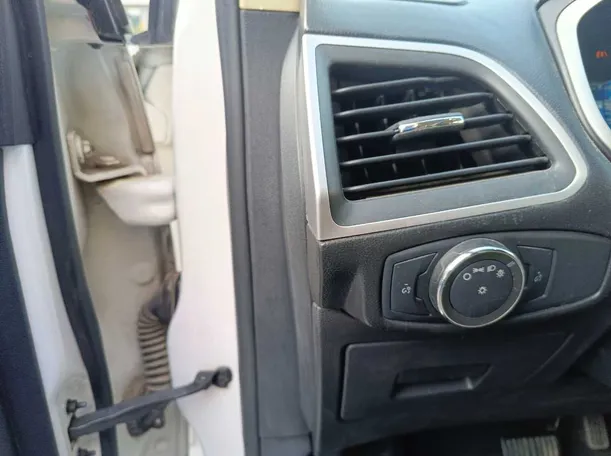 Car image 32