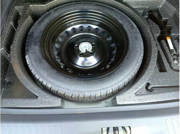 Car image 30