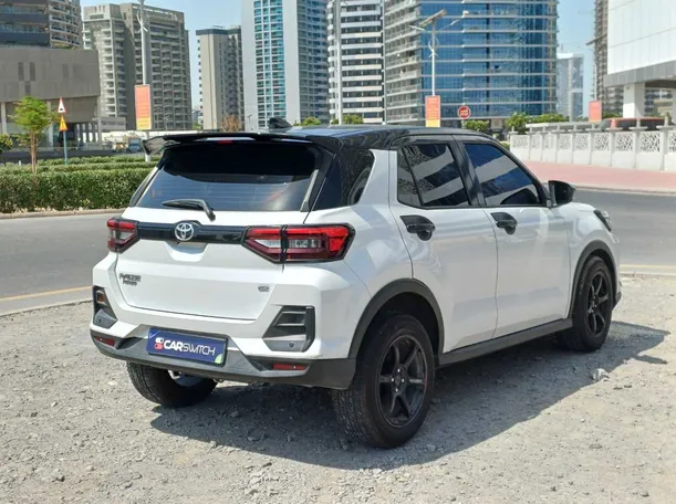Car image 7