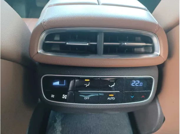 Car image 23