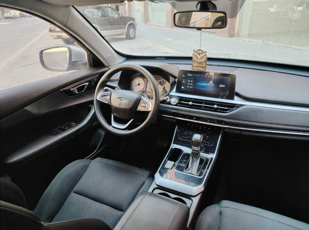 Car image 19