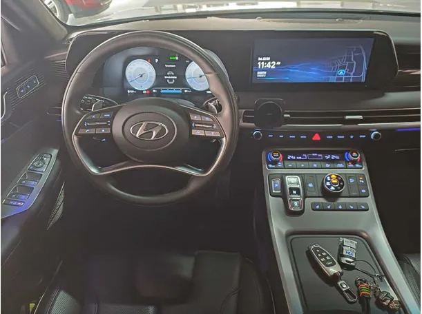 Car image 18