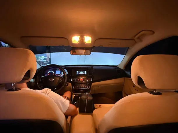 Car image 17