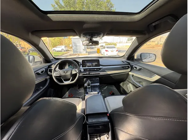 Car image 14