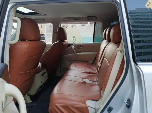 Car image 14