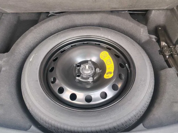 Car image 28