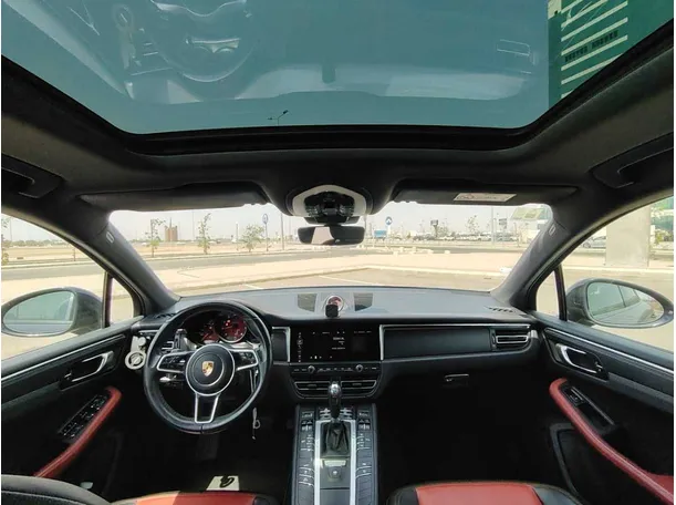 Car image 17