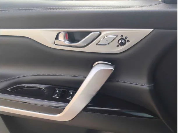 Car image 26