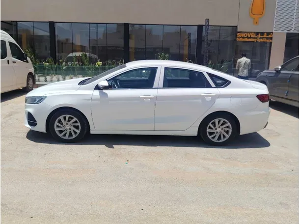Car image 9