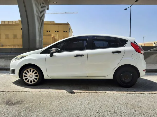 Car image 4