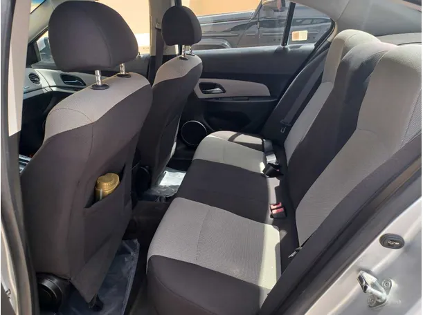 Car image 14