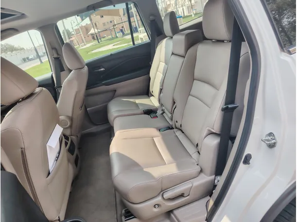 Car image 16
