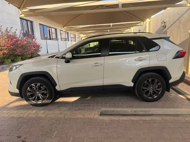 Car image 8