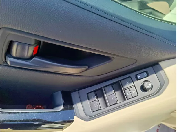 Car image 28