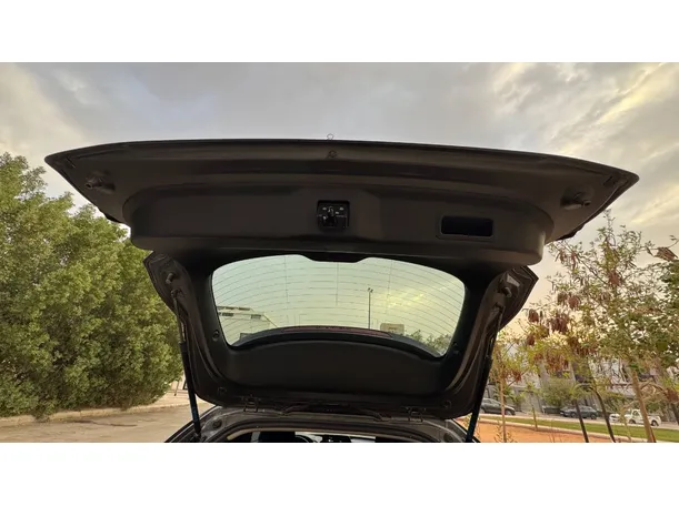 Car image 23