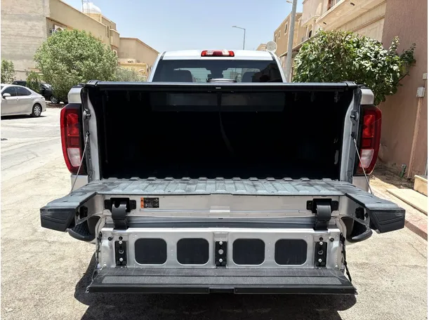 Car image 21