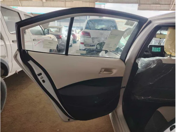 Car image 16