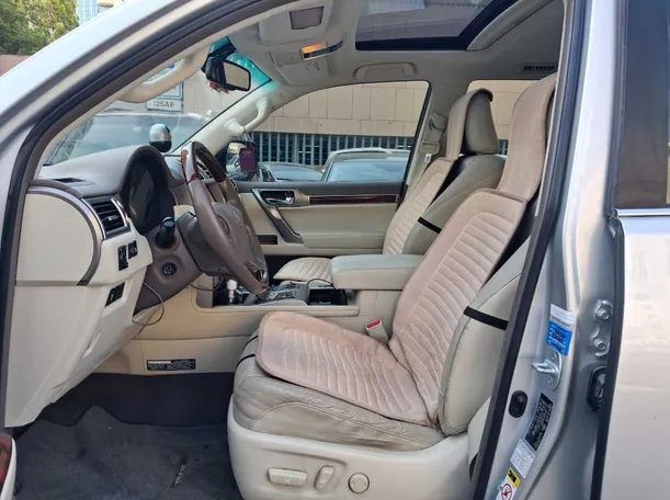 Car image 12