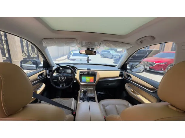 Car image 14