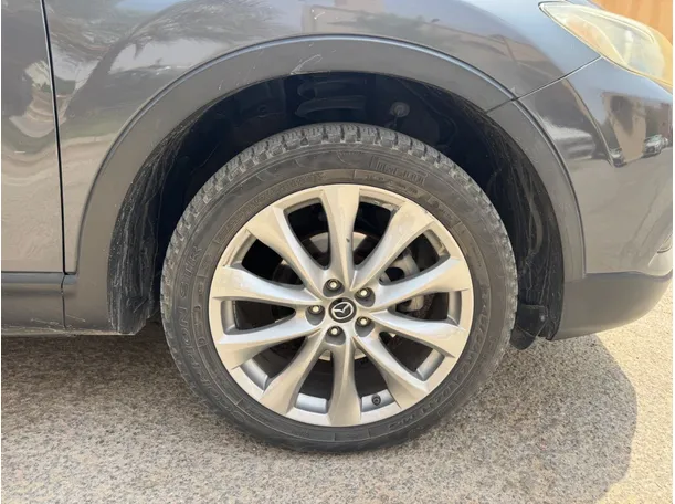 Car image 9