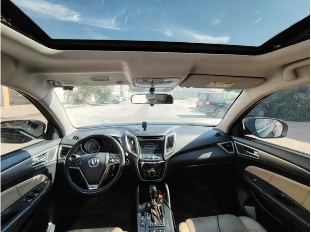 Car image 13