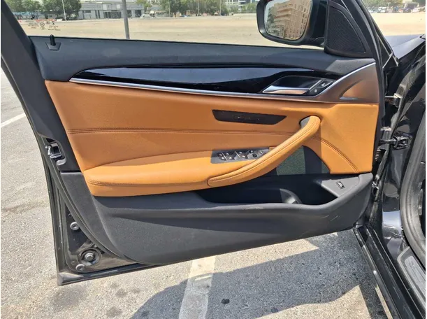 Car image 10