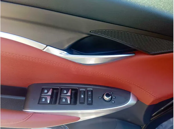 Car image 32