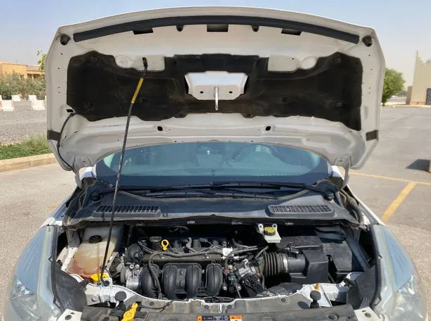 Car image 25
