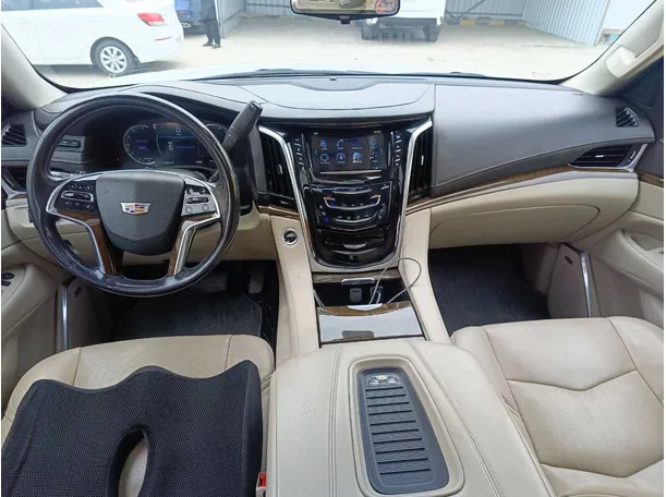 Car image 22
