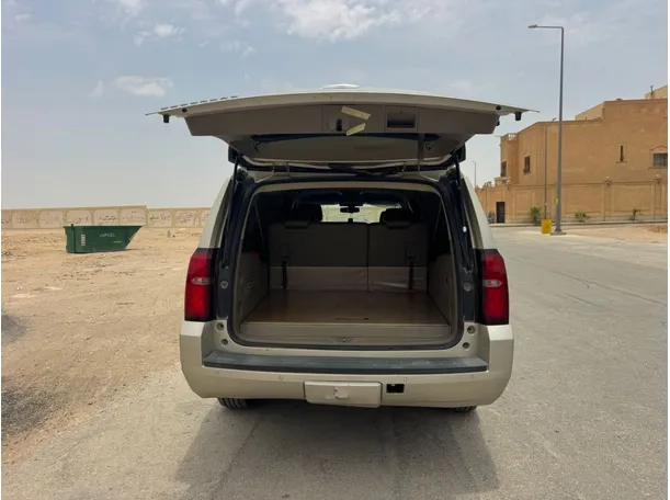 Car image 19