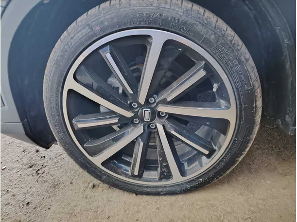 Car image 10