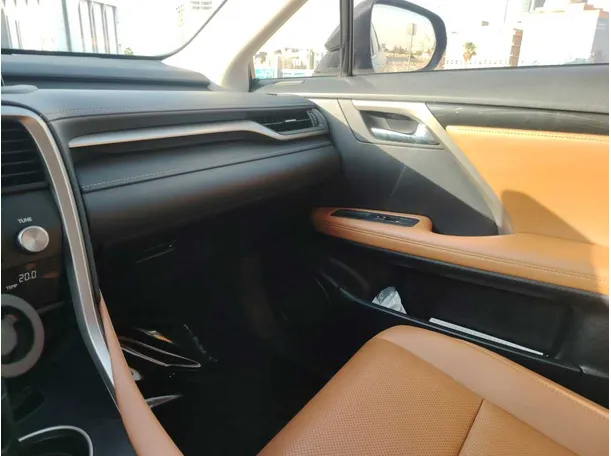 Car image 33