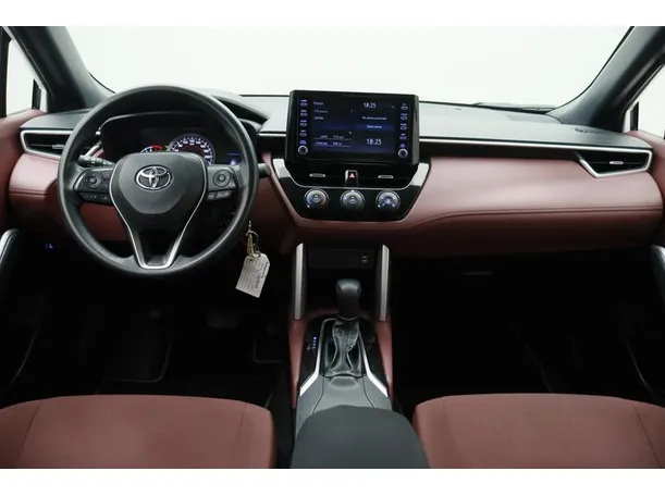 Car image 14