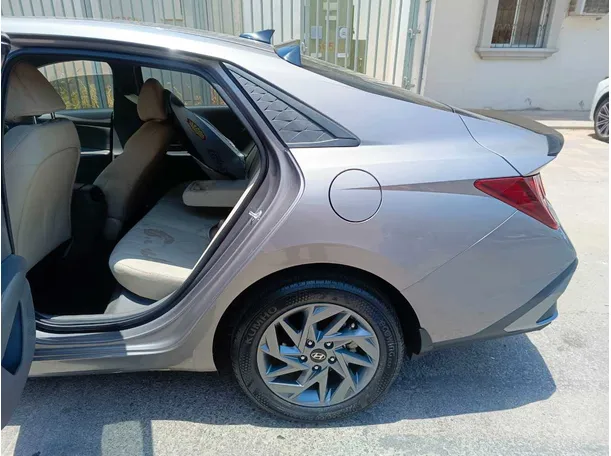 Car image 16