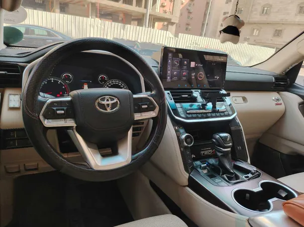 Car image 24