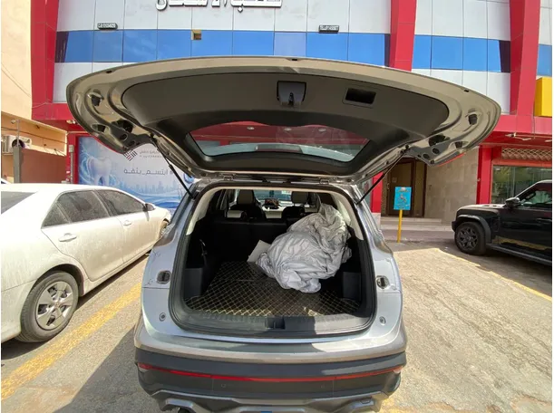 Car image 19