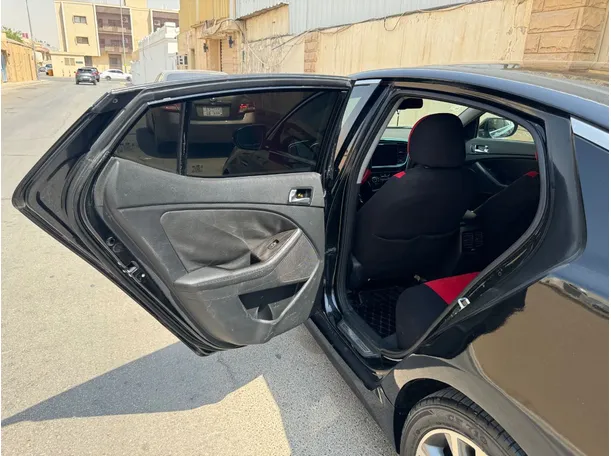 Car image 12