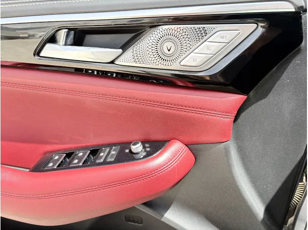 Car image 26